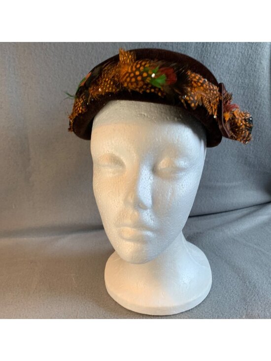 Vintage Carol Italy Brown Feather-Trimmed Velvet Hat Size 22 Unique Buckle Accen main image 7